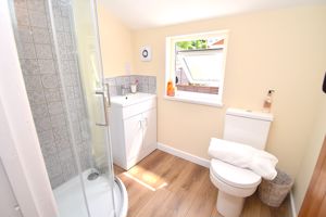 Shower room- click for photo gallery